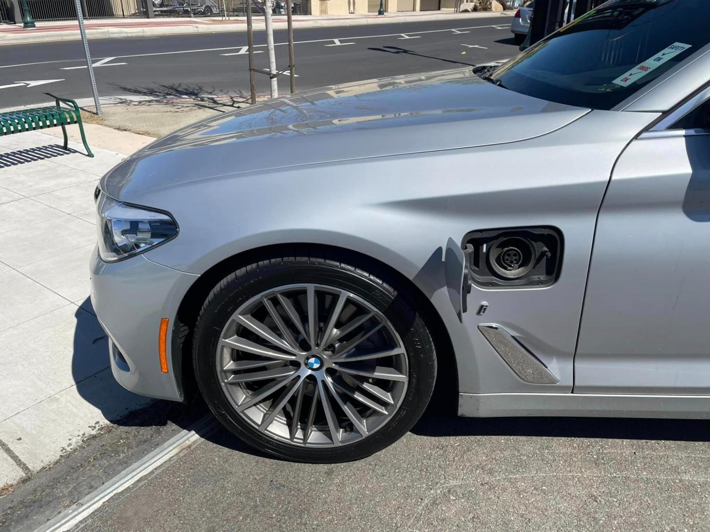 2018 SILVER /BLACK BMW 5-Series 530e iPerformance (WBAJA9C55JB) with an 2.0L L4 DOHC 16V TURBO HYBRID engine, 8A transmission, located at 744 E Miner Ave, Stockton, CA, 95202, (209) 944-5770, 37.956863, -121.282082 - Photo#4